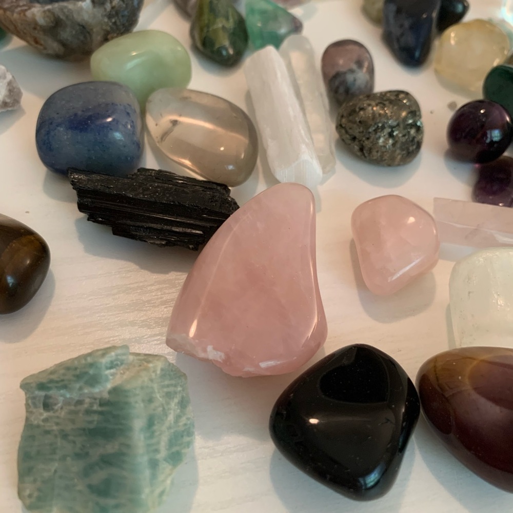 Assorted Tumbled crystals - Picture 5 of 8